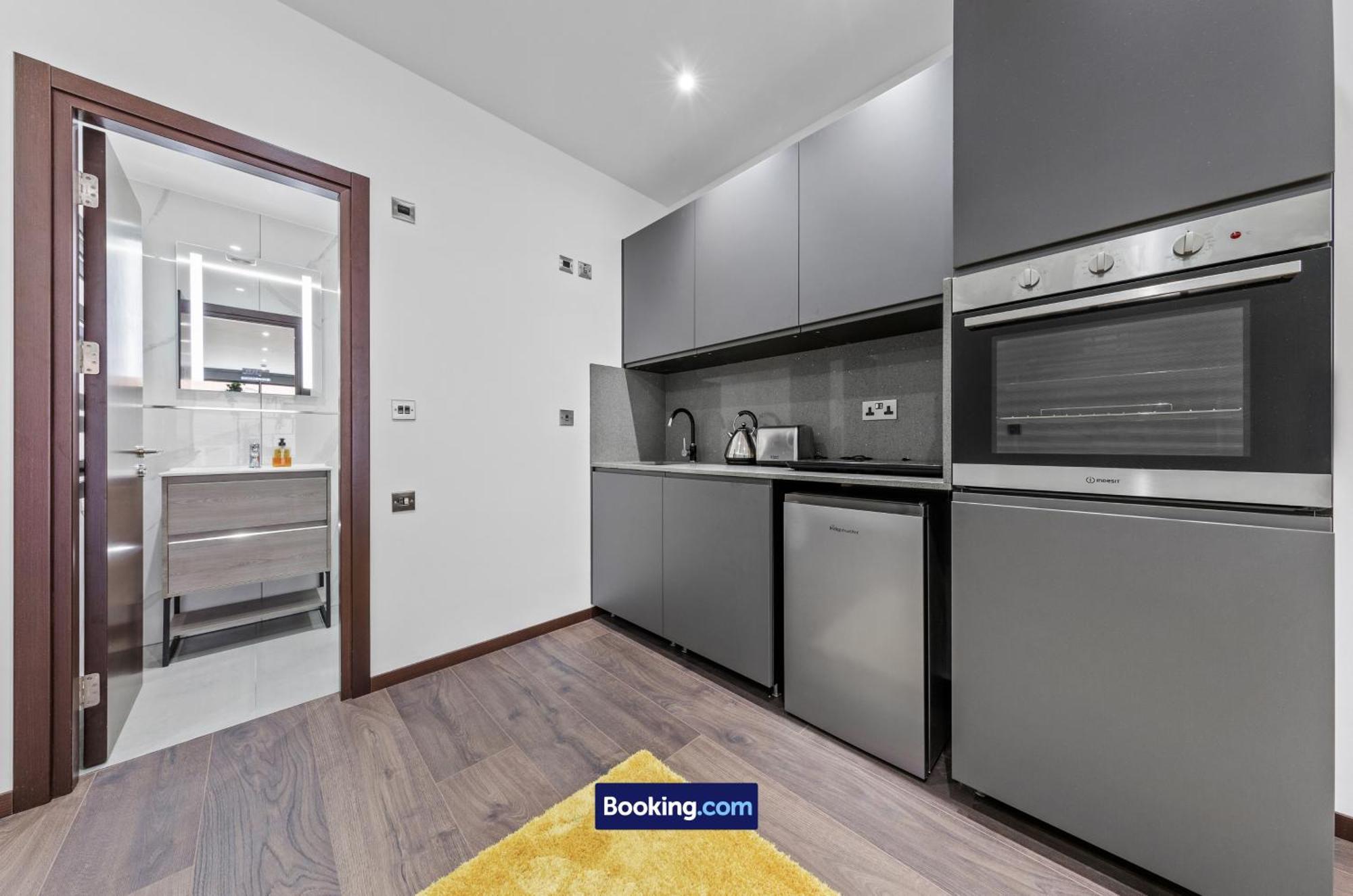 Stylish By Smart Short Lets & Serviced Woodstock With Free Wifi Apartament
