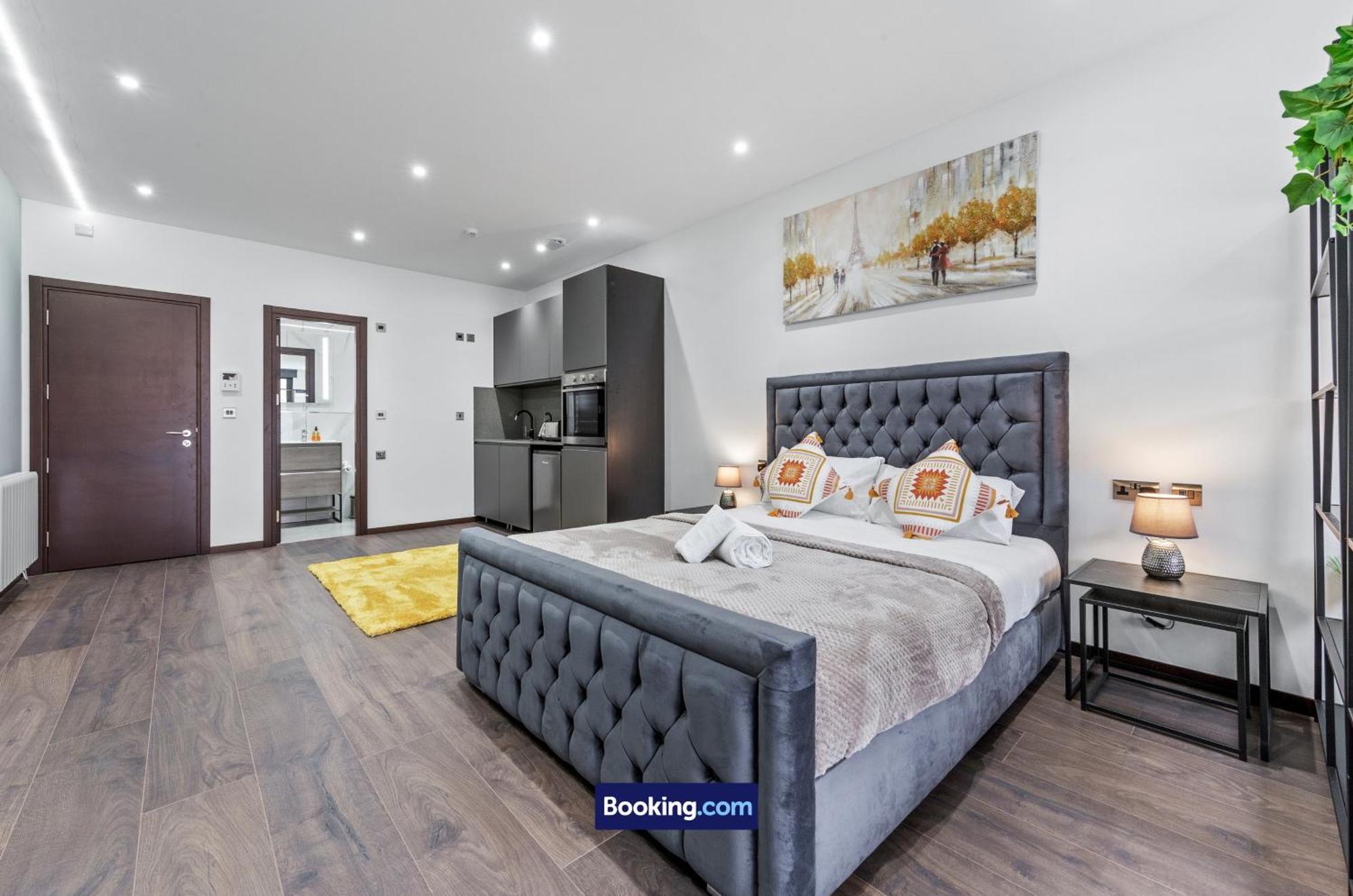 Stylish By Smart Short Lets & Serviced Woodstock With Free Wifi Apartament *