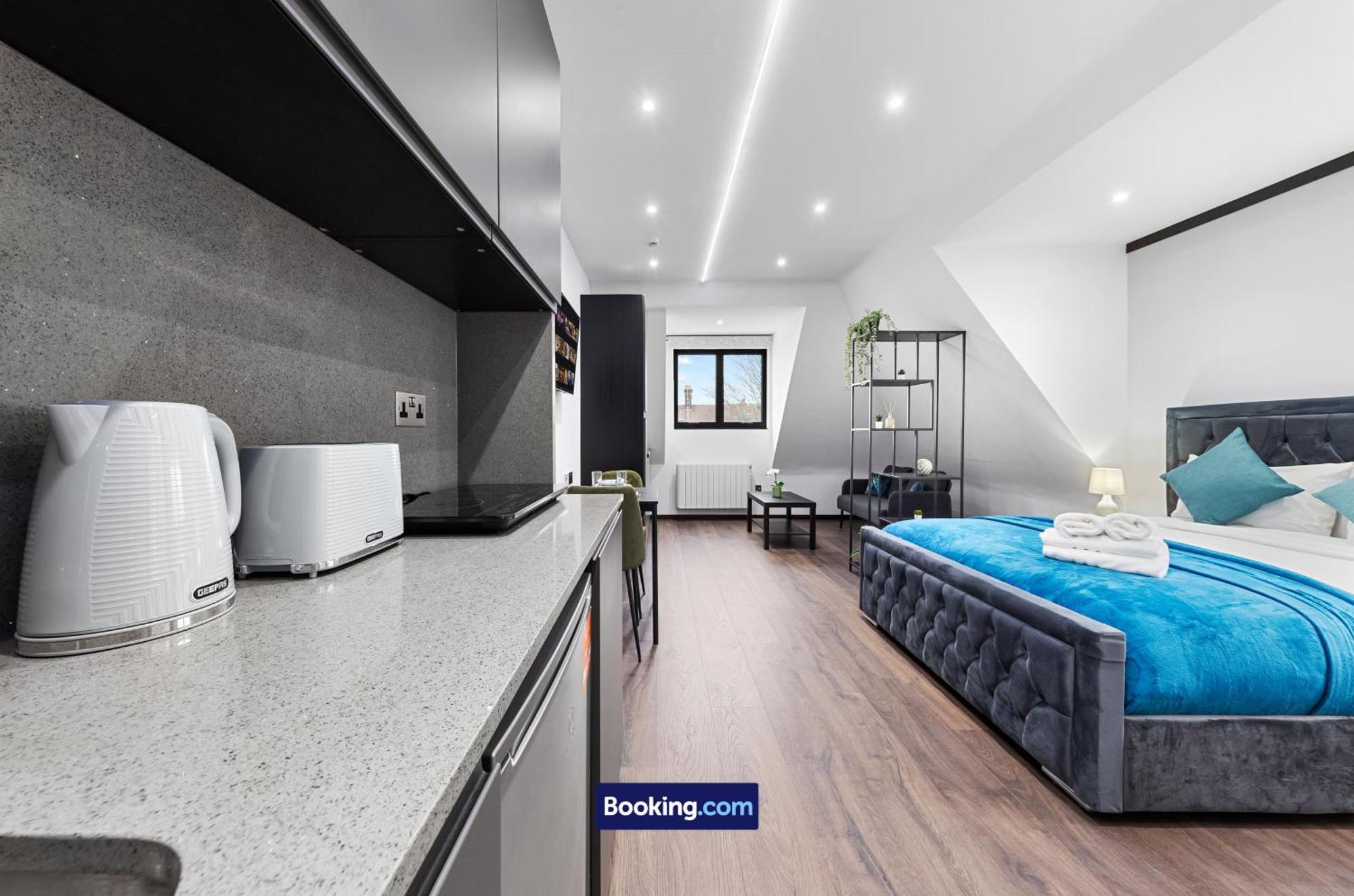 Stylish By Smart Short Lets & Serviced Woodstock With Free Wifi Apartament *
