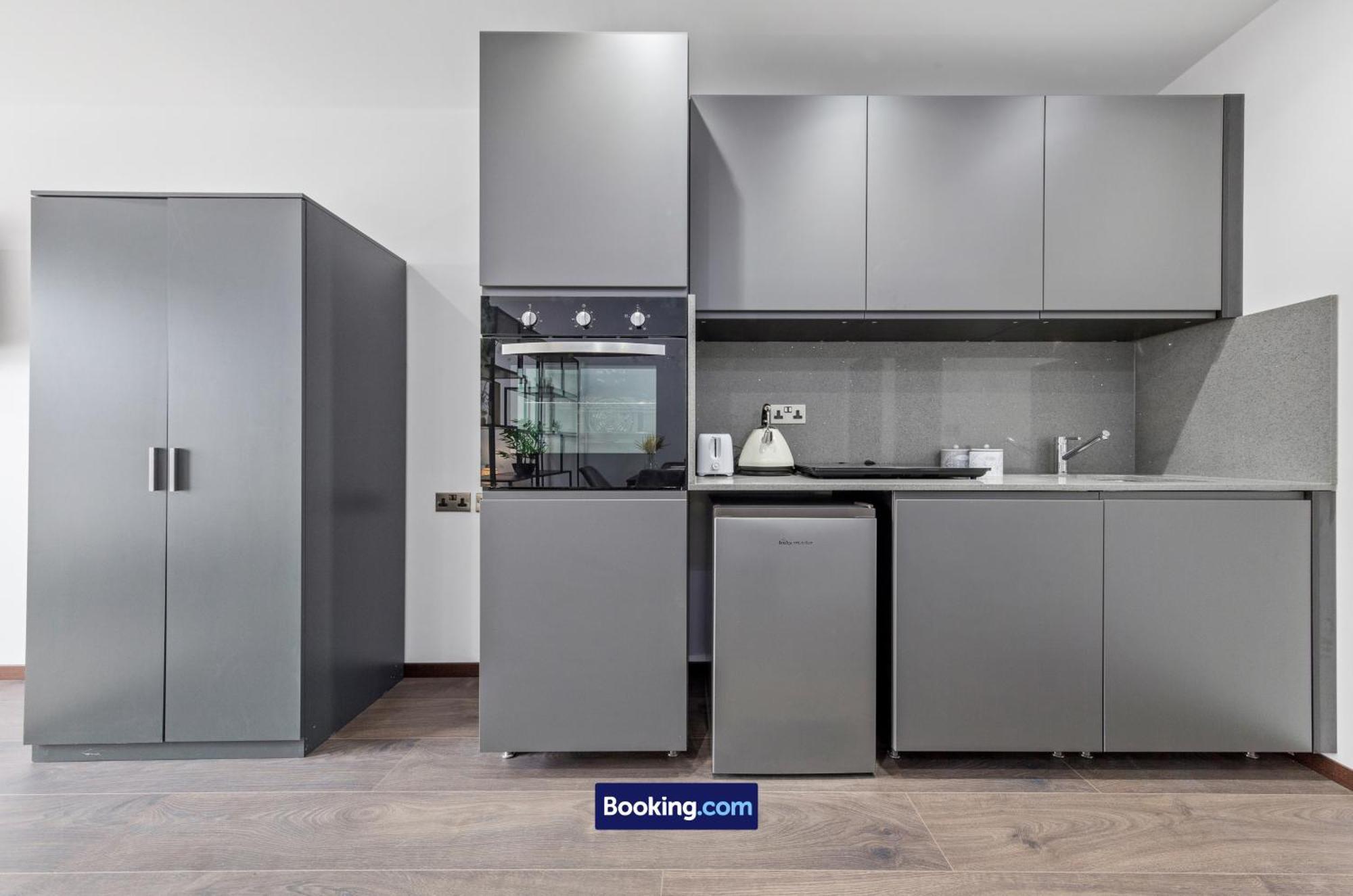 Stylish By Smart Short Lets & Serviced Woodstock With Free Wifi * Londra