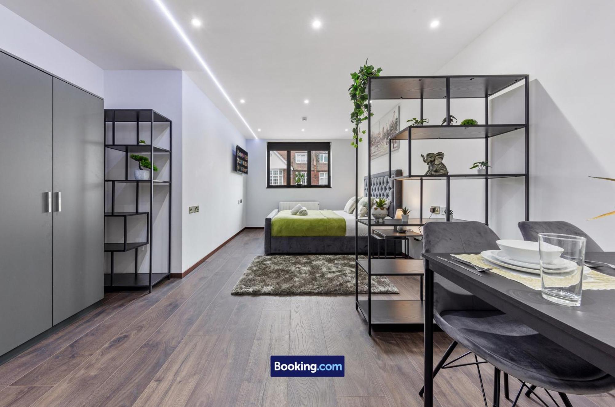 Stylish By Smart Short Lets & Serviced Woodstock With Free Wifi Londra