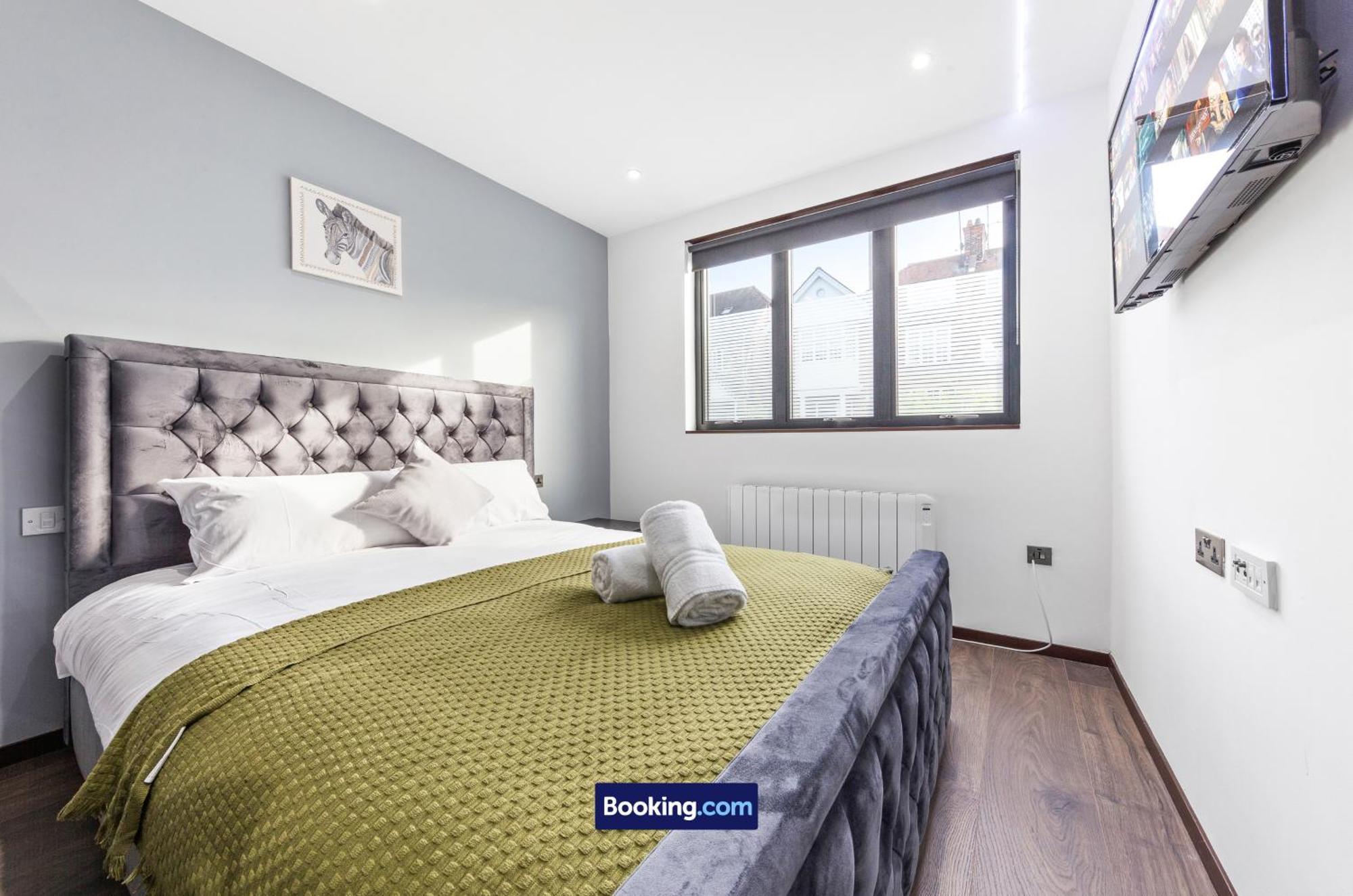 Stylish By Smart Short Lets & Serviced Woodstock With Free Wifi Apartament Londra