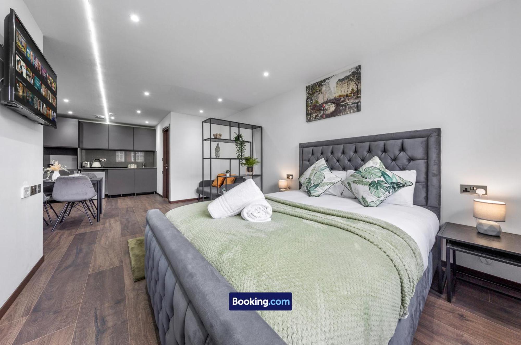 Stylish By Smart Short Lets & Serviced Woodstock With Free Wifi Apartament *